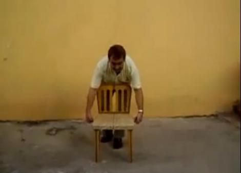 VIDEO! Vezi cum arata scaunul-servieta!