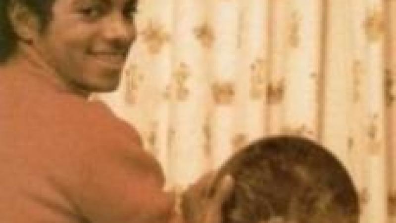 FOTO! INEDIT! Michael Jackson, spaland vase!