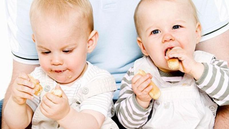 Studiu: Bebelusii care se hranesc cu mana nu vor lua in greutate