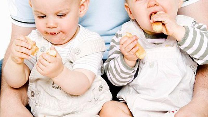 Studiu: Bebelusii care se hranesc cu mana nu vor lua in greutate