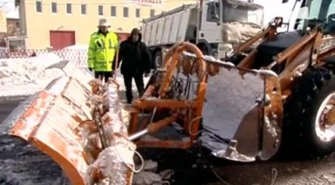 VIDEO! Trafic blocat in Capitala, dupa ce un utilaj de deszapezire s-a dezintegrat