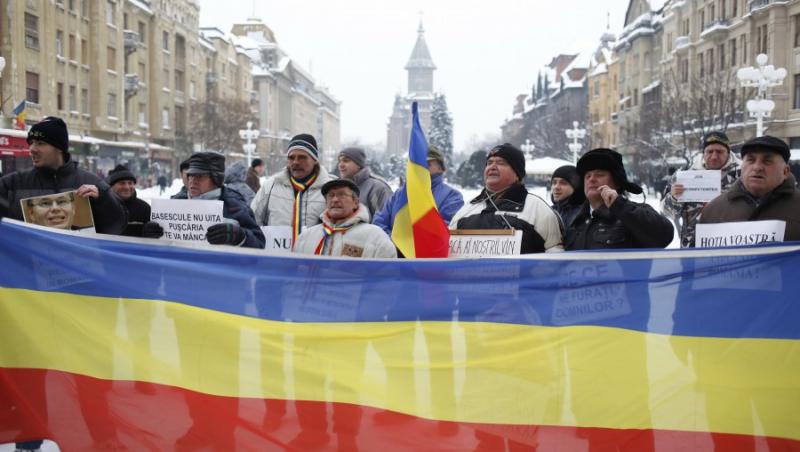VIDEO! Razvan Ungureanu, tinta protestatarilor la mai putin de 24 de ore dupa desemnarea pentru functia de premier