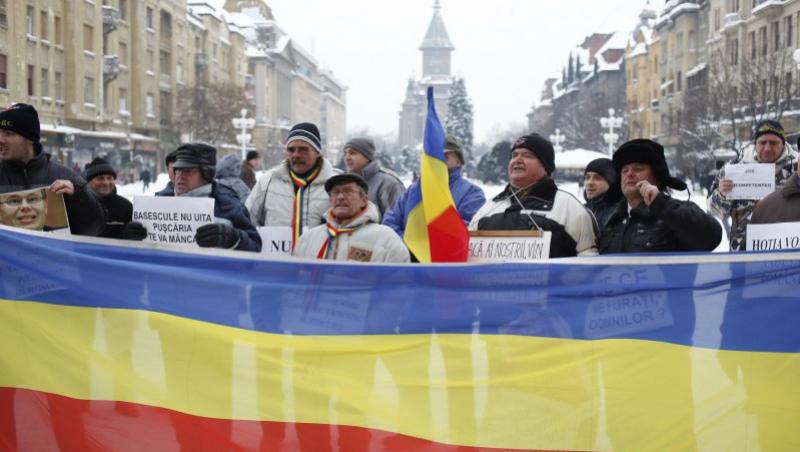 VIDEO! Razvan Ungureanu, tinta protestatarilor la mai putin de 24 de ore dupa desemnarea pentru functia de premier