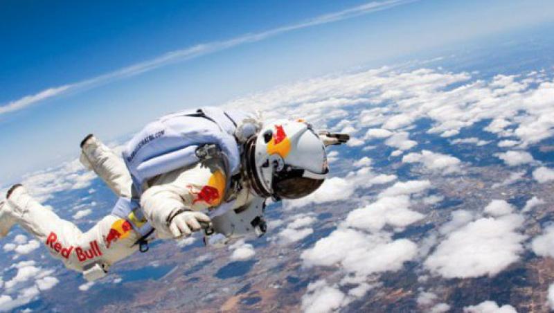 Felix Baumgartner, primul om care va sari de la 36.000 de metri altitudine