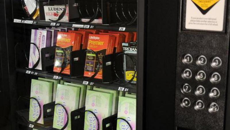 SUA: Un campus studentesc a fost dotat cu automate de prezervative