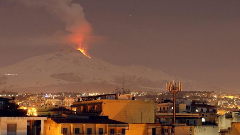 VIDEO! Vulcanul Etna s-a trezit din nou la viata