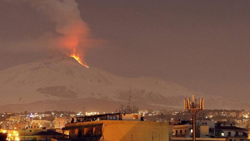 VIDEO! Vulcanul Etna s-a trezit din nou la viata