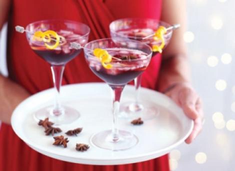 Cocktail afrodiziac cu vin si mirodenii