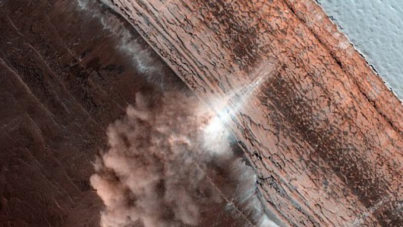 FOTO! Vezi cum arata o avalansa pe Marte!