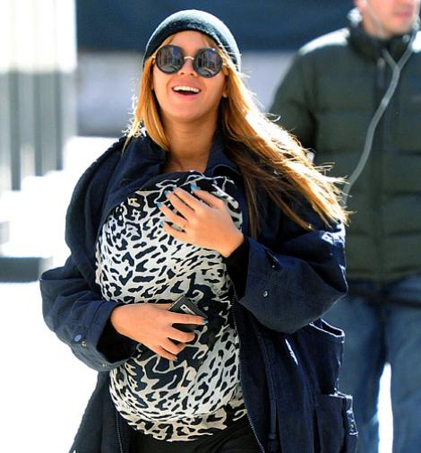 FOTO! Beyonce a alaptat in public!