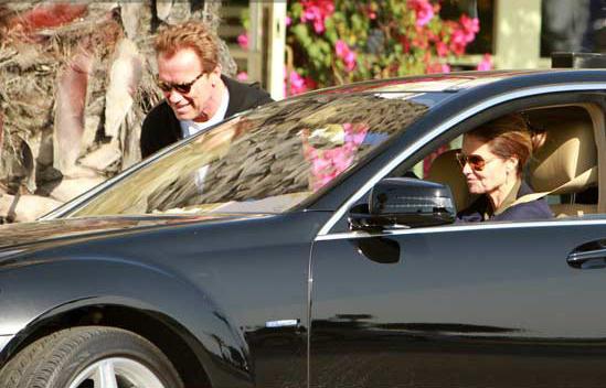 FOTO! Arnold Schwarzenegger si Maria Shriver, la un pas de impacare!