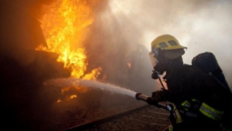 Incendiu devastator la o fabrica de cherestea din Brasov