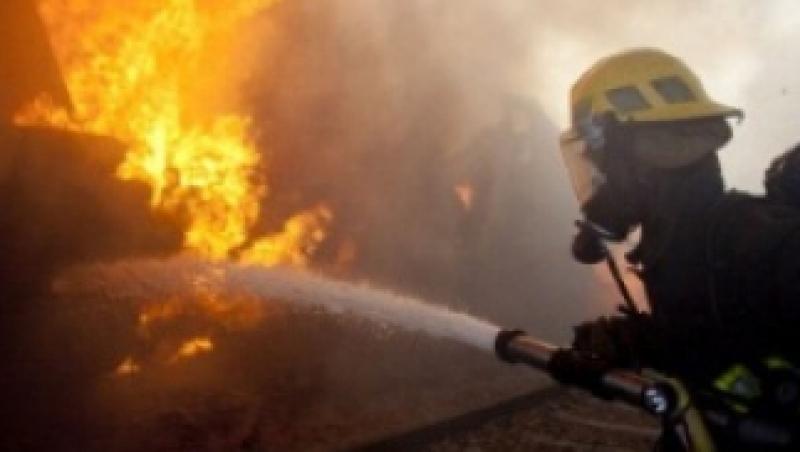 Incendiu devastator la o fabrica de cherestea din Brasov