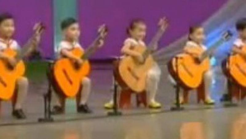 VIDEO! Vezi cum se canta la chitara in Coreea de Nord!
