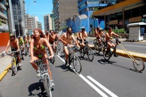 VIDEO! Ciclistii au iesit la parada in Peru