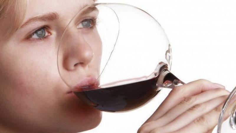 Afla de ce vinul reduce riscul de accidente vasculare!
