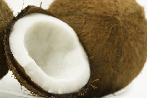 Afla cum te ajuta uleiul de cocos sa scapi de riduri!
