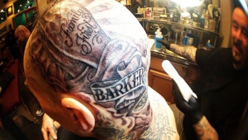 FOTO! Un american si-a tatuat craniul in INTREGIME!