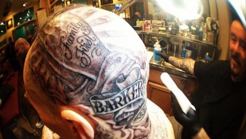 FOTO! Un american si-a tatuat craniul in INTREGIME!