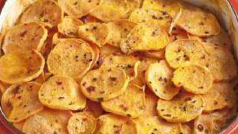 Reteta zilei: Cartofi gratinati la cuptor cu salam uscat si ciuperci