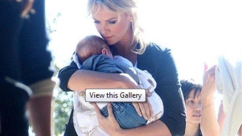 Charlize Theron a devenit mamica! Actrita a adoptat un baiat