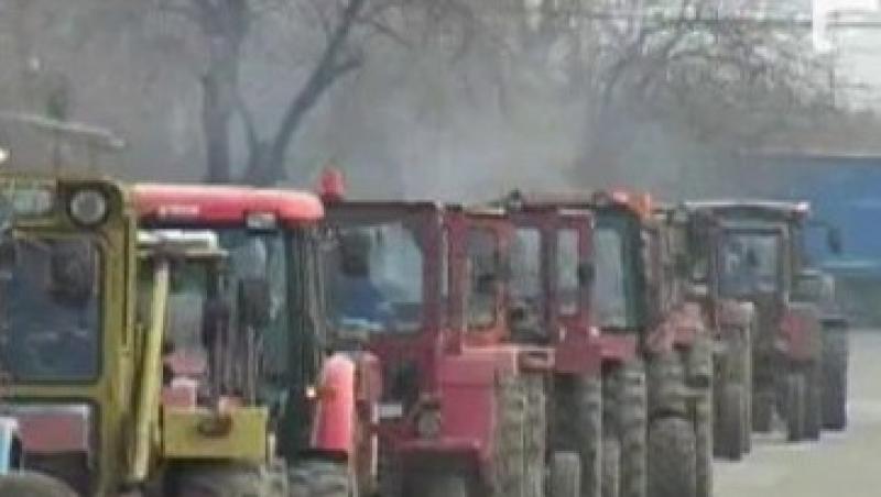 VIDEO! Protest inedit in Nadlac: Fermierii au iesit in strada cu tractoarele