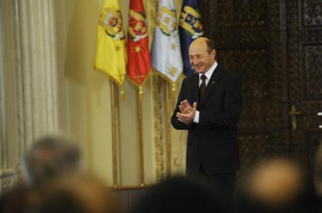 Basescu, catre jurnalistii acreditati la Cotroceni: "Se intelege Gigi cu MApN pentru Ghencea?"