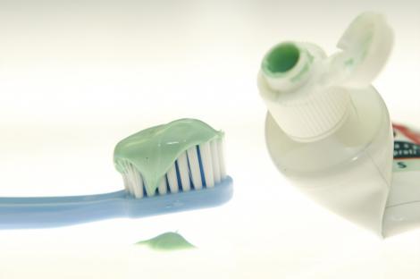 5 modalitati noi de folosire a pastei de dinti