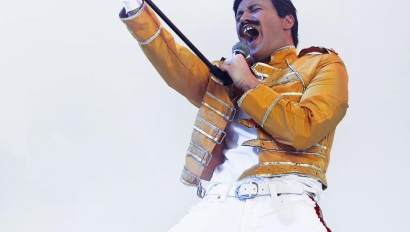 Supershow duminica la „In puii mei”! Gazda editiei va fi Freddie Mercury interpretat de Bendeac!