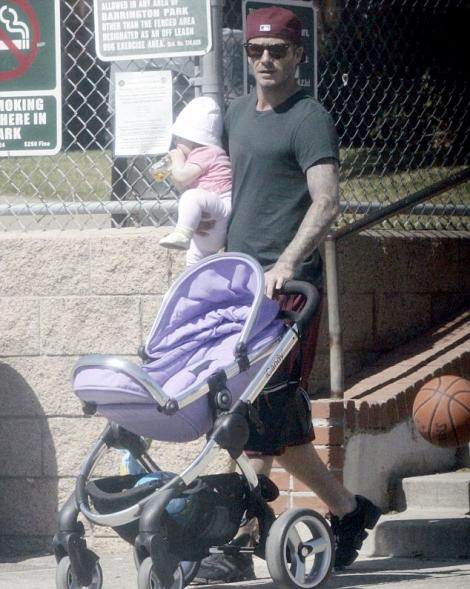 VIDEO! David Beckham, cu fiica la plimbare
