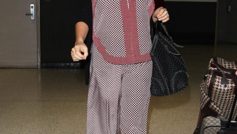 FOTO! Ce moft! Salma Hayek a iesit in pijamale in public