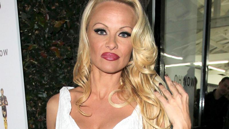 FOTO! Pamela Anderson, SUPER imbatranita!