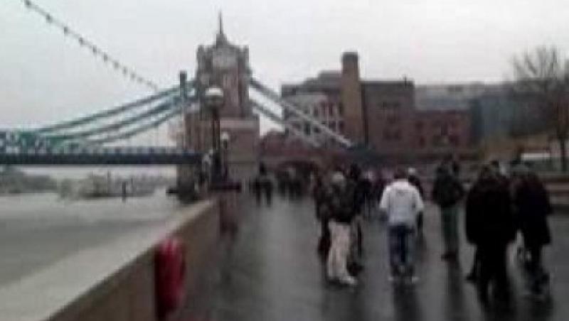 VIDEO! Alba-neagra langa podul Londrei