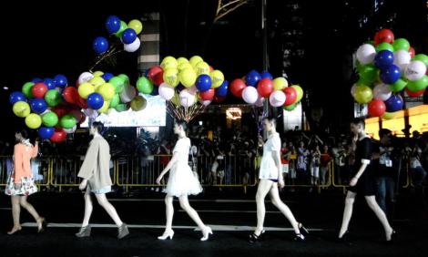 VIDEO! Singapore: Prezentare de moda inedita in mijlocul strazii