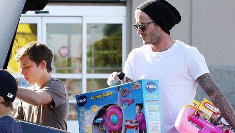 FOTO! David Beckham i-a cumparat lui Harper primul ei premergator