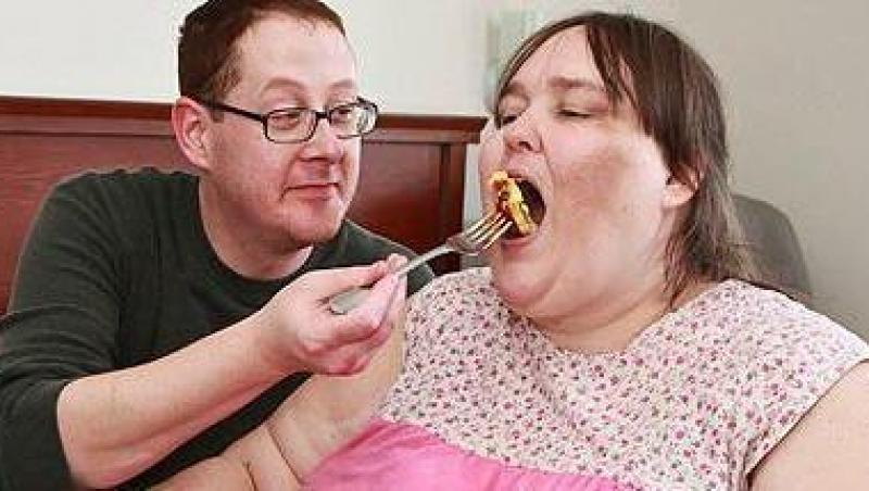 Lacomie: cea mai grasa femeie s-a casatorit cu un bucatar!