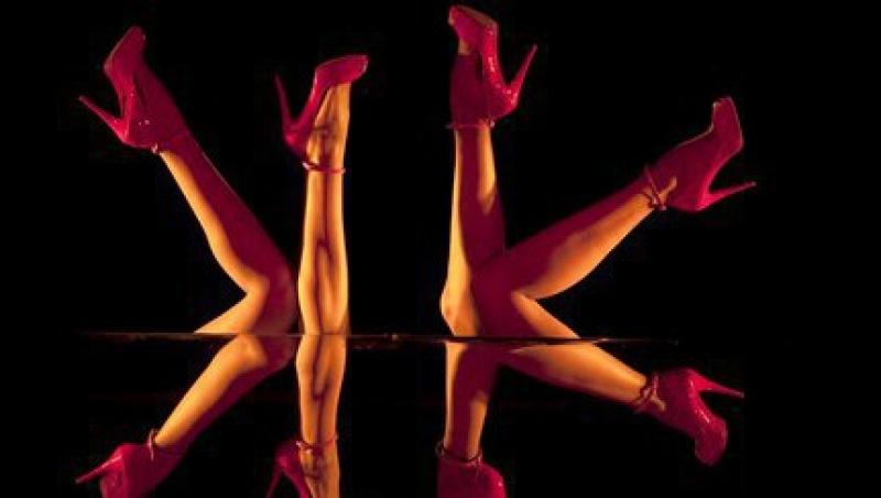 VIDEO! Colectia de pantofi Christian Louboutin, lansata in... cabaret