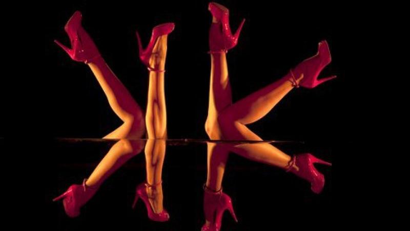 VIDEO! Colectia de pantofi Christian Louboutin, lansata in... cabaret
