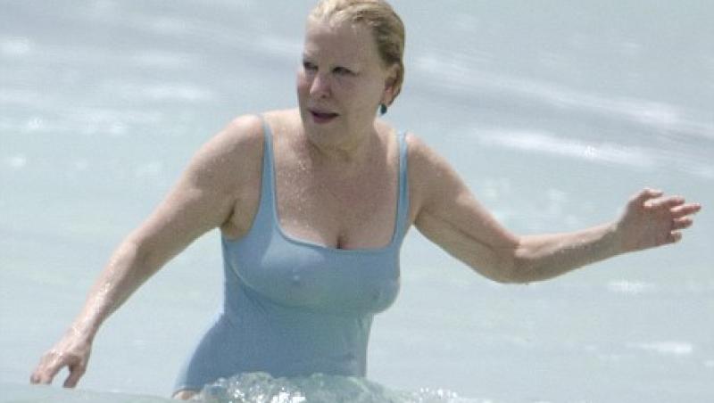 FOTO! Iti vine sa crezi ce corp are Bette Midler la 66 de ani?