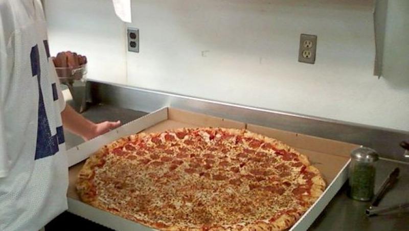 FOTO! Cele mai mari pizza din America