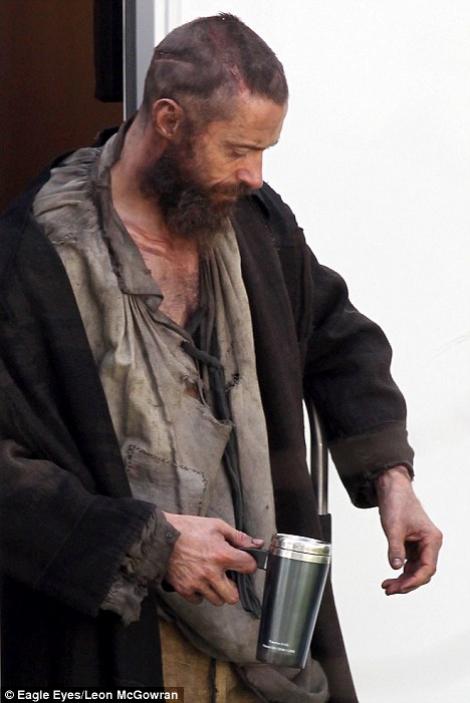 FOTO! Hugh Jackman, de nerecunoscut in rolul lui Jean Valjean