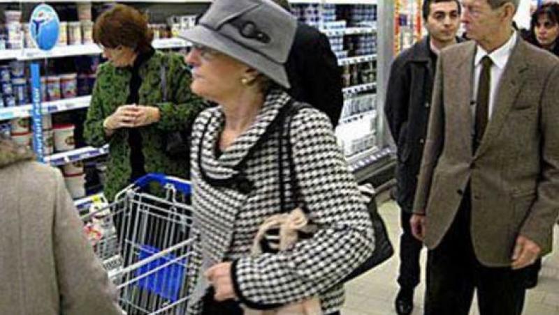 FOTO! Regele Mihai, la cumparaturi in supermarket