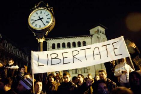 Studiu IRES: La 22 de ani de la Revolutie, un sfert dintre romani nu se simt liberi