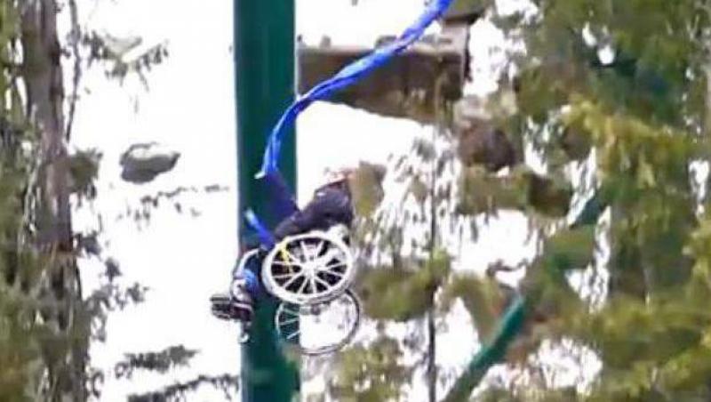 VIDEO! A facut bungee jumping in caruciorul cu rotile
