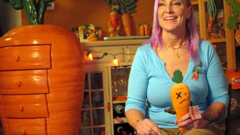 FOTO! O femeie obsedata de legume si-a facut 35 de tatuaje cu morcovi