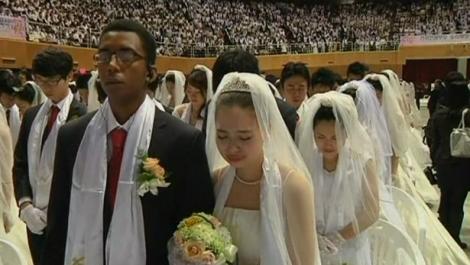 VIDEO! 2.000 de cupluri s-au casatorit in acelasi timp, in Coreea de Sud