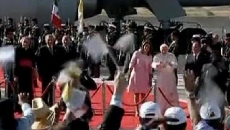 VIDEO! Papa Benedict al XVI-lea, intampinat de sute de mii de oameni in Mexic