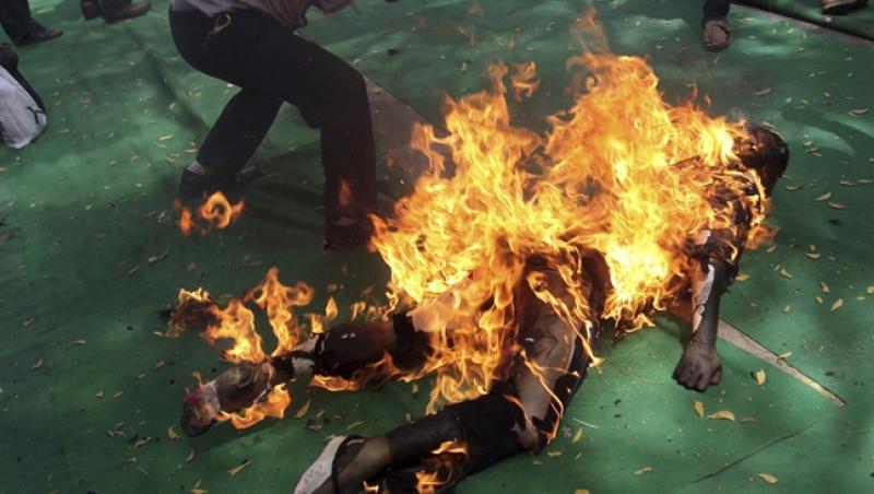 Vizita presedintelui chinez Hu Jintao in India face victime. Un protestatar tibetan si-a dat foc la New Delhi