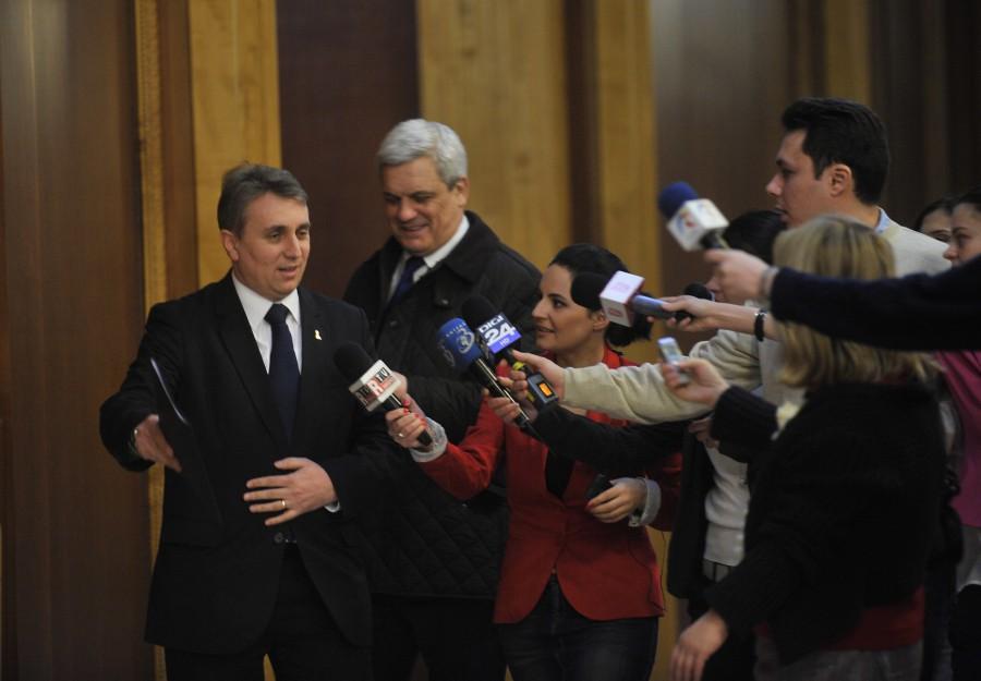 Ministrul Economiei, dupa ce a fost intrebat de un protestatar cata spaga a luat: Cum va permiteti? Sunt un om cinstit