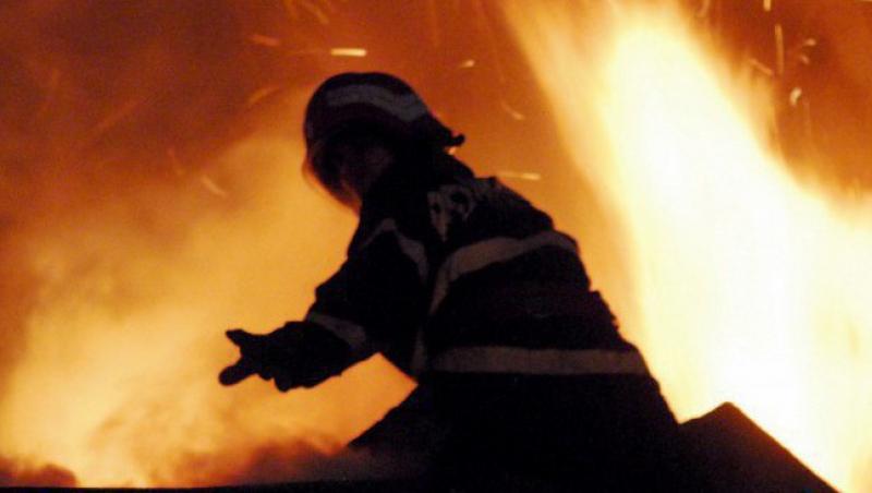 VIDEO! Incendiu la cinci locuinte din Sacele: 15 persoane au fost evacuate